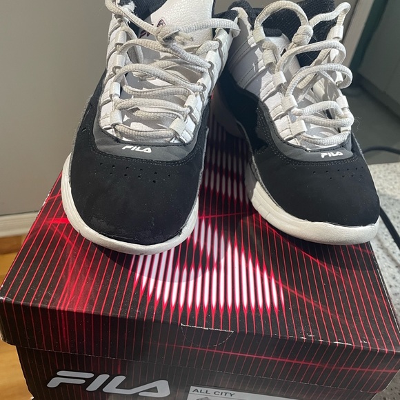 Fila shoes - Picture 2 of 3